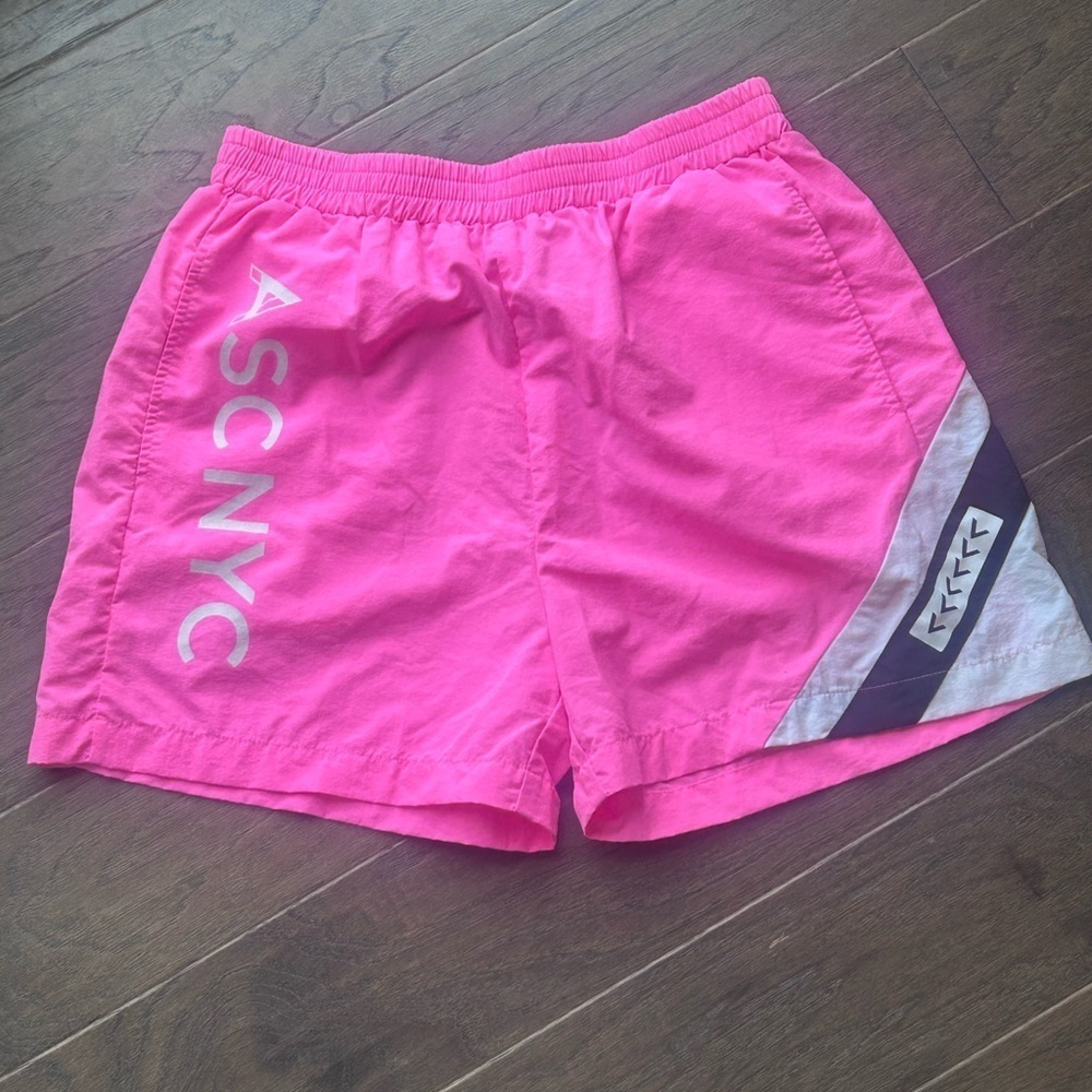 REVOLVE AGOLDE x associated Flo shorts. Size medium. - Picture 2 of 5